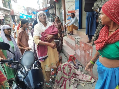 सोहना में गर्भवती महिला ने सड़क पर बच्ची को दिया जन्म। जच्चा व बच्ची दोनों ही स्वस्थ।