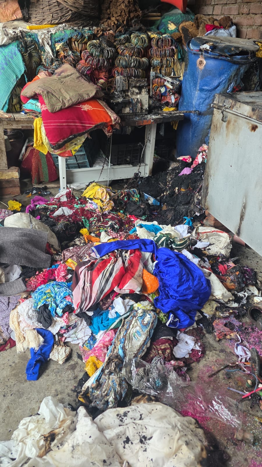 Fire breaks out in a tailor's house, household goods burnt