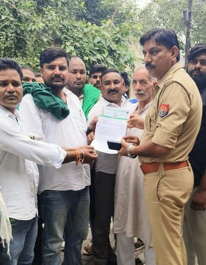 सरधना। क्षेत्र में नलकूपों और विद्युत लाइन चोरी होने के विरोध में सीओ कार्यालय पर धरने के बाद इ
