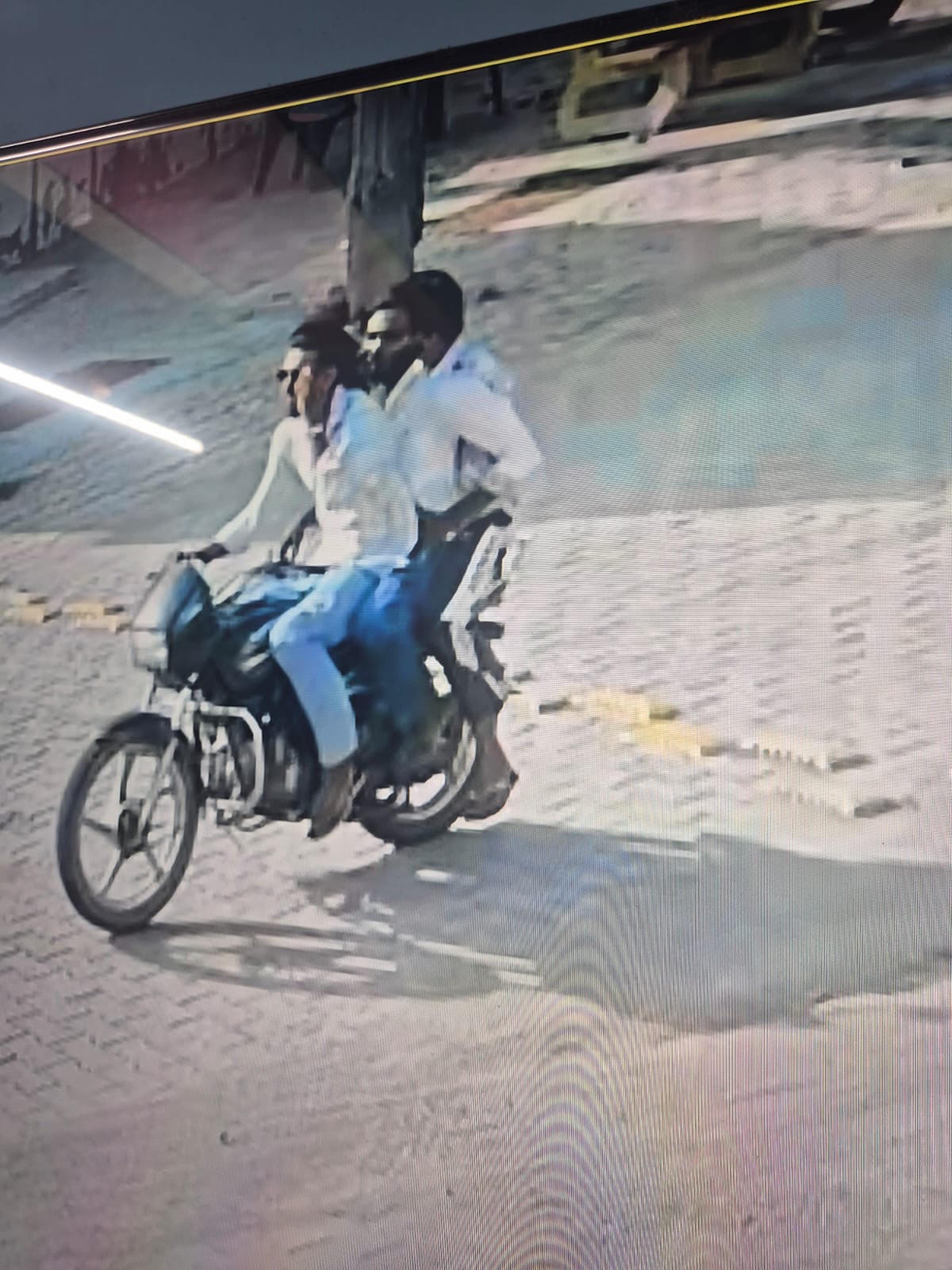 Three bike-borne miscreants stopped the victim on the pretext of asking for directions and attacked him with an ice pick.