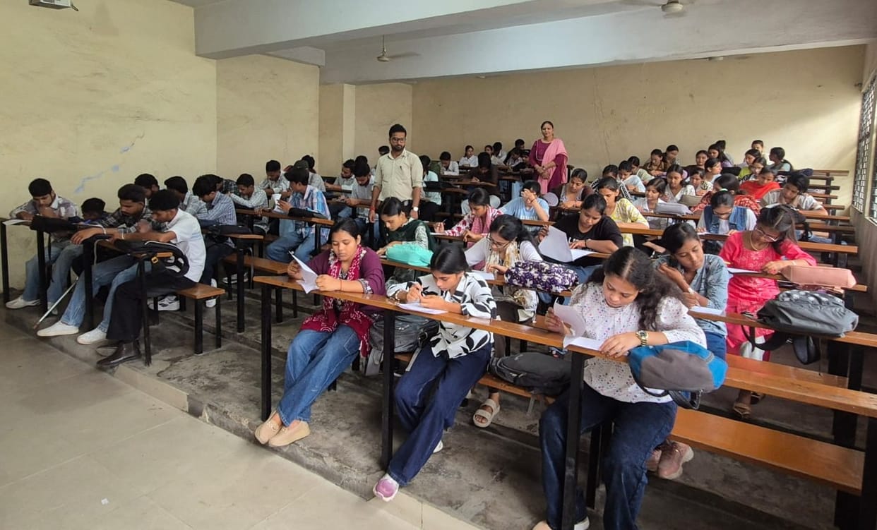 Ankush, Aryan, and Bunty's team stood first in the quiz