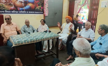 श्लोक प्रतियोगिता के दौरान अतिथिगण। स्रोत: आयोजक