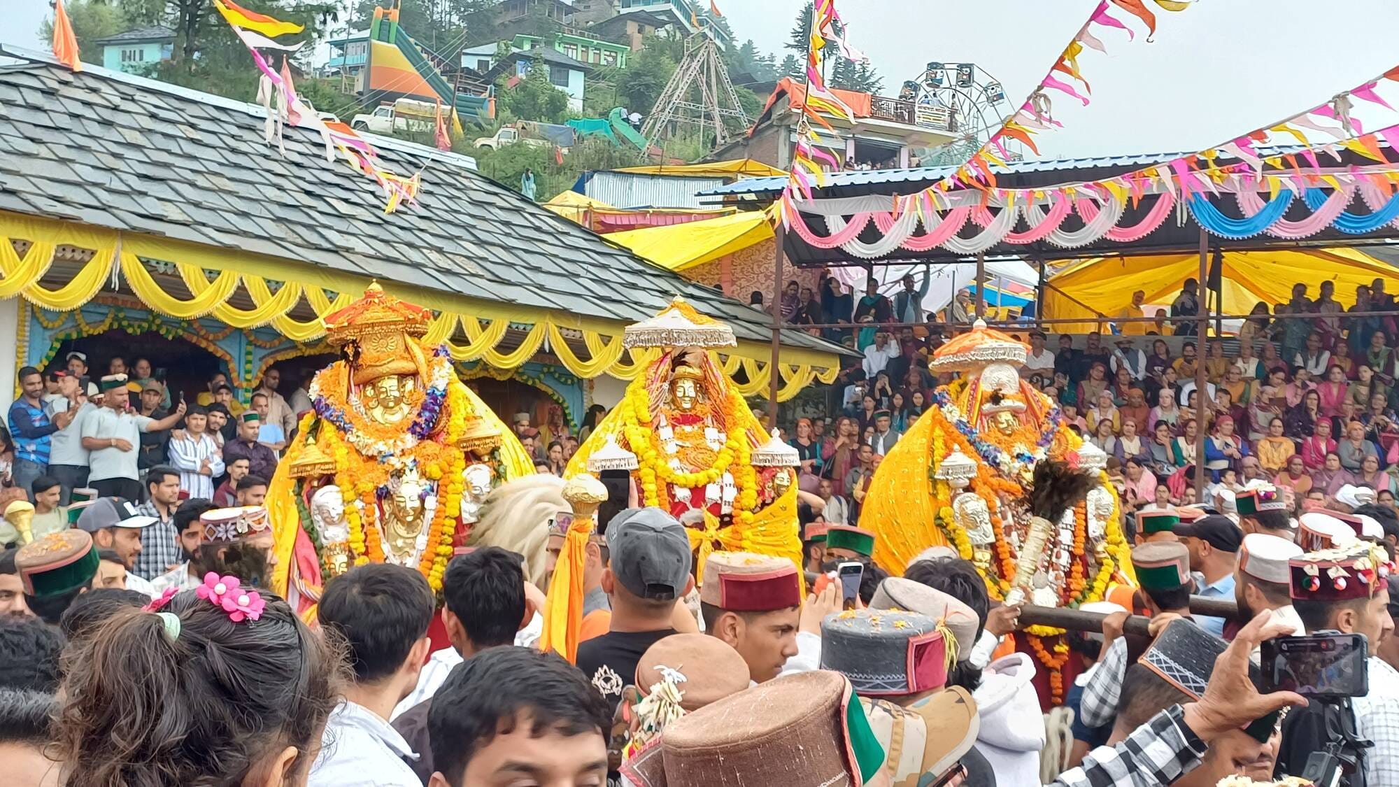 देहुरी मेले में देव नृत्य करते देवता। संवाद