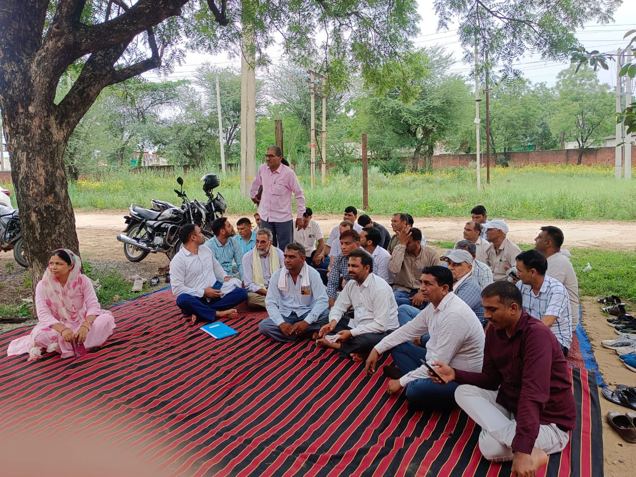Electricity employees staged a protest against the government's failure to fulfill its promises