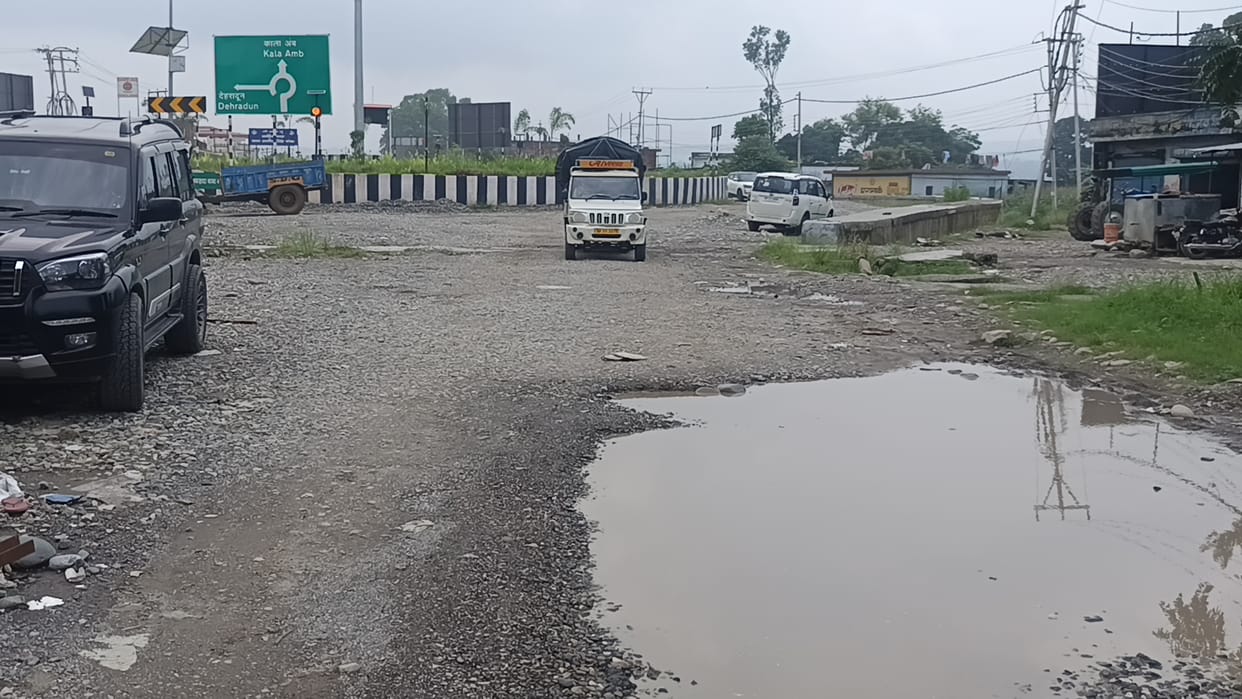 Bhuppur Chowk: Danger of accident due to one-way