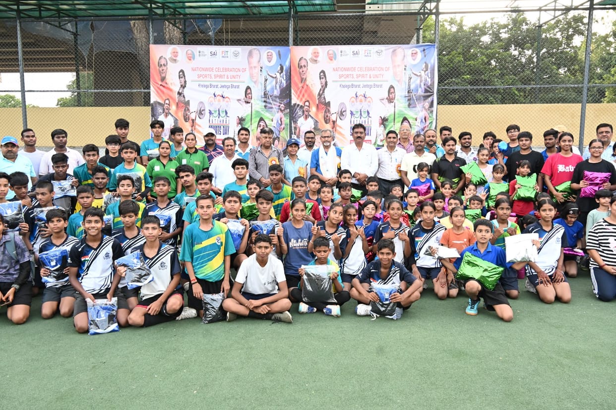 Stadium Eleven won the hockey final 2-1.