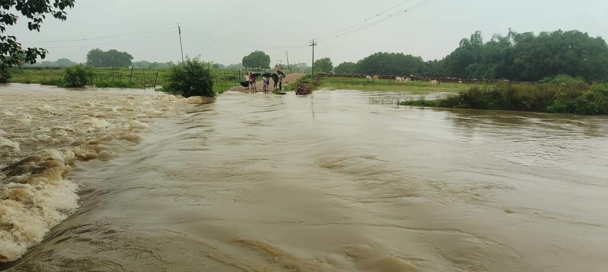 Mada River in spate; contact with nine villages cut off.