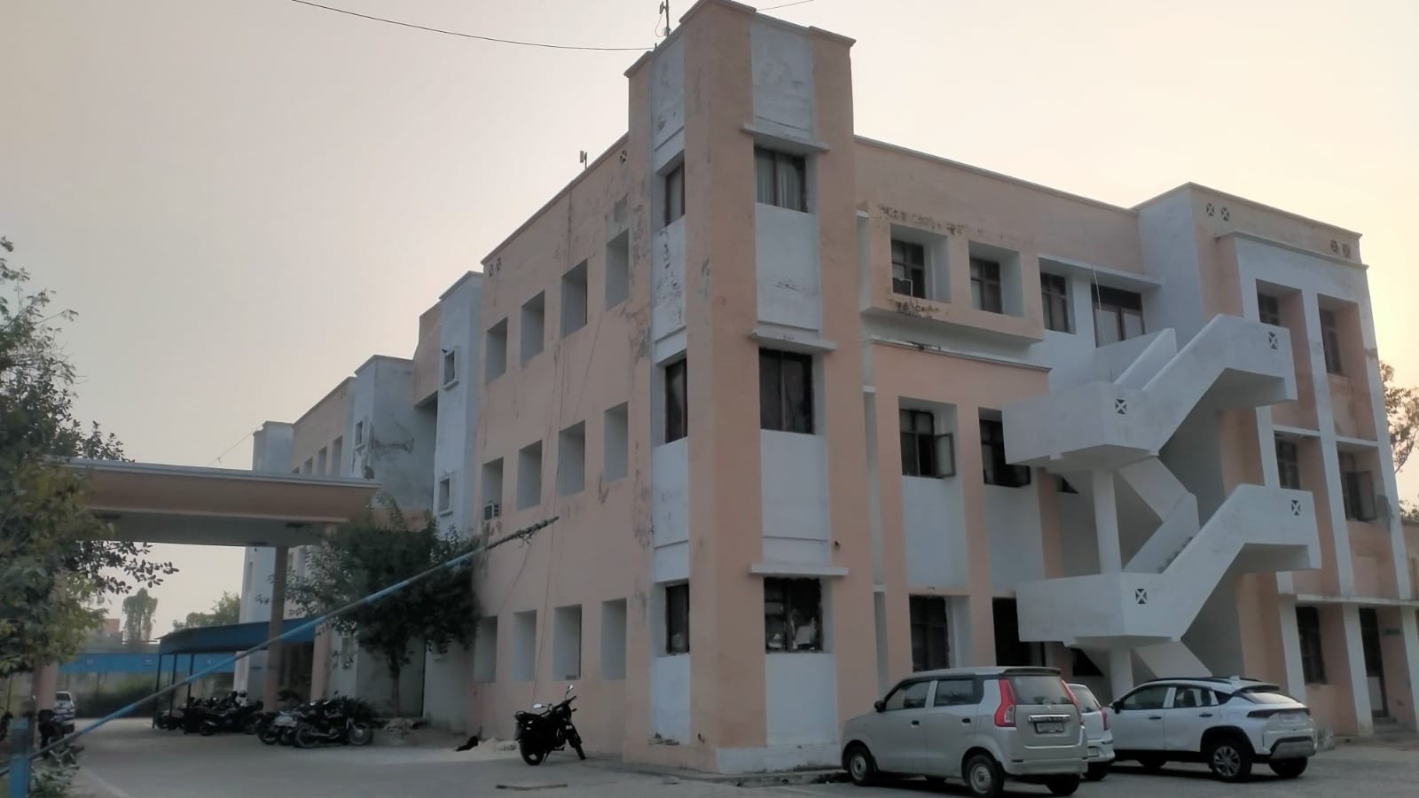02jjrp18- झज्जर। शहर में स्थित बिजली निगम का कार्यालय। संवाद