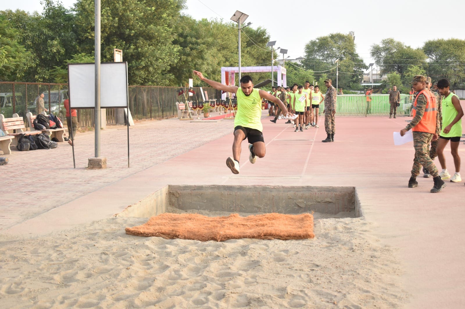अग्निवीर भर्ती रैली में भाग लेते युवा। स्रोत: प्रशासन
