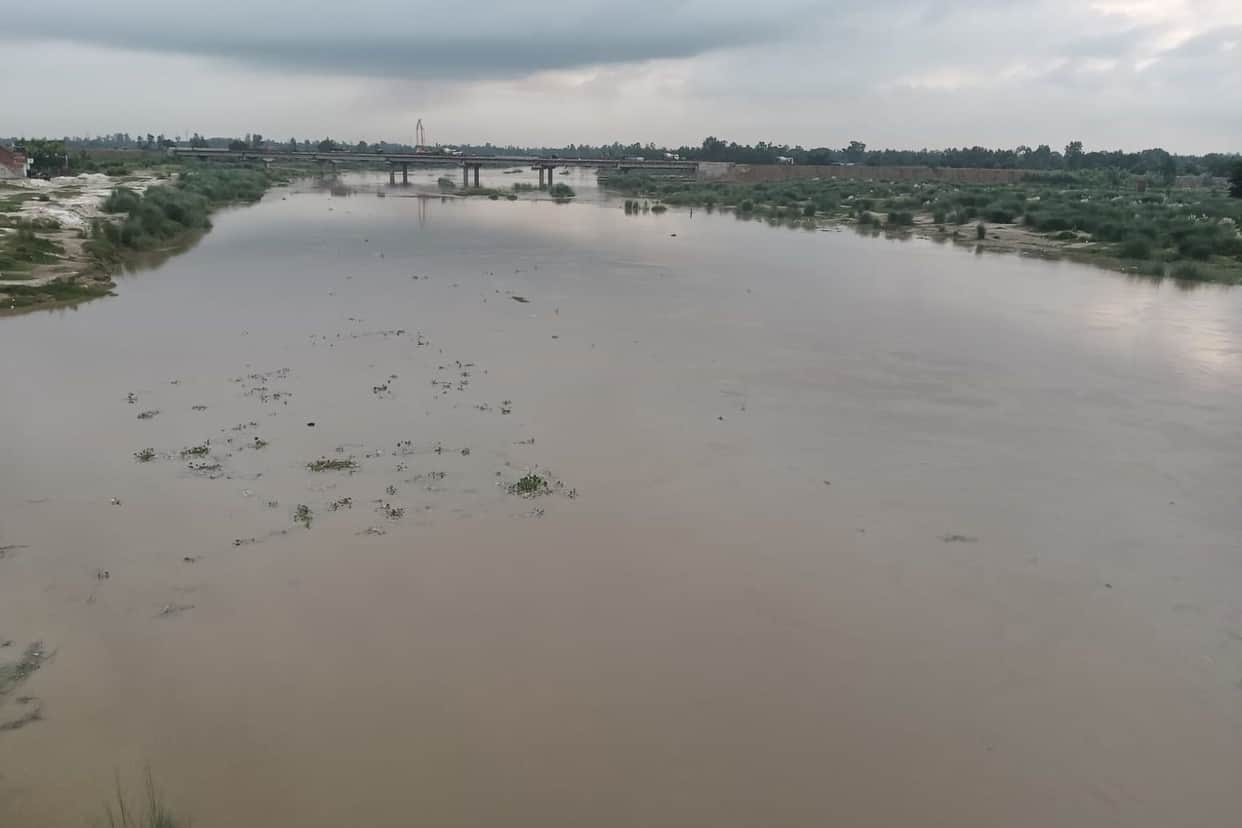 21,560 cusecs of water released into the Garra; water level could rise by two meters.