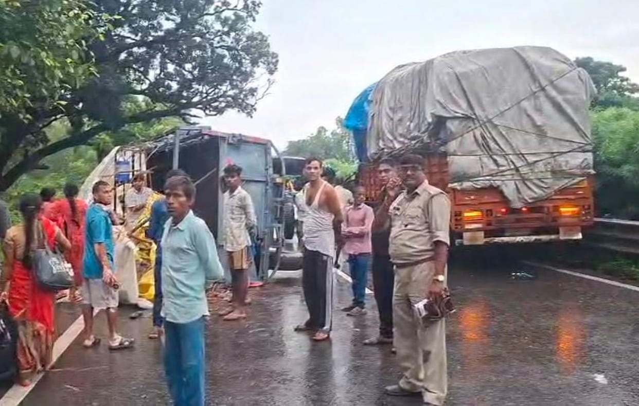 Tractor-trolley overturns after collision with DCM truck; 28 pilgrims injured.