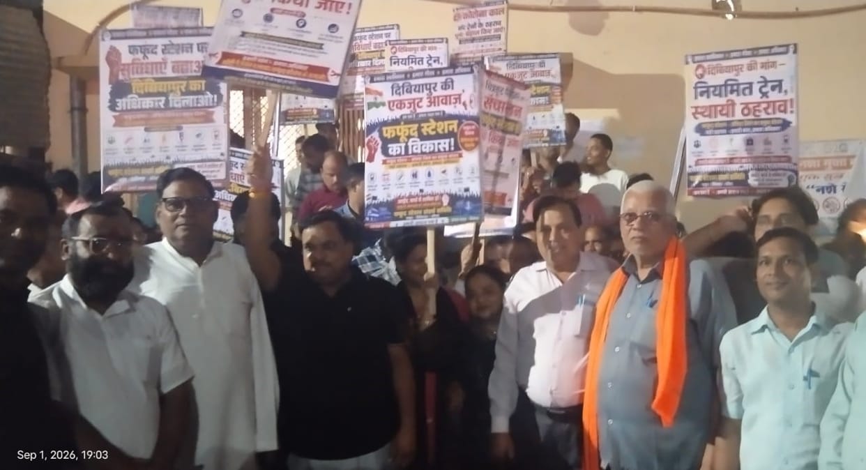 March held to demand the development of a major station and train stoppages.