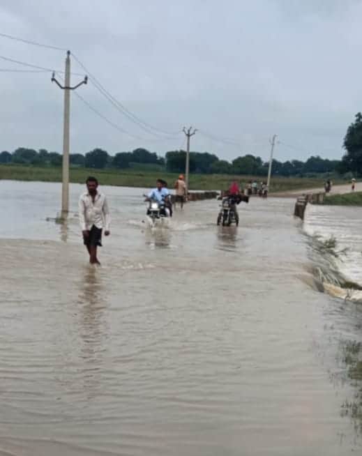 Arki road waterlogged; 10 villages cut off.