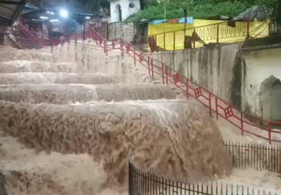 Residents of Taraunha breathed a sigh of relief as the water level receded.