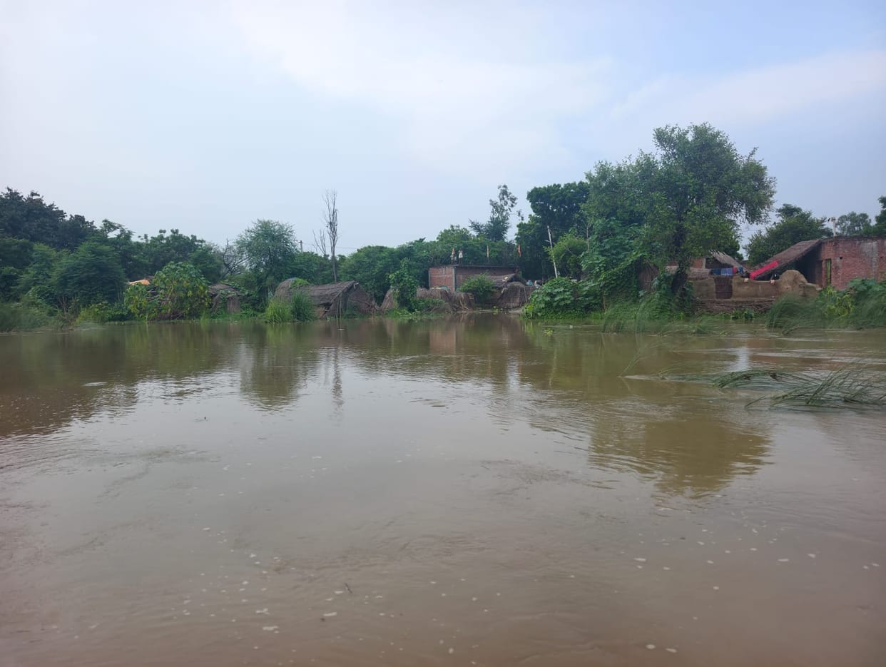 Water level in Garra River rises by 70 cm; cowshed evacuated.