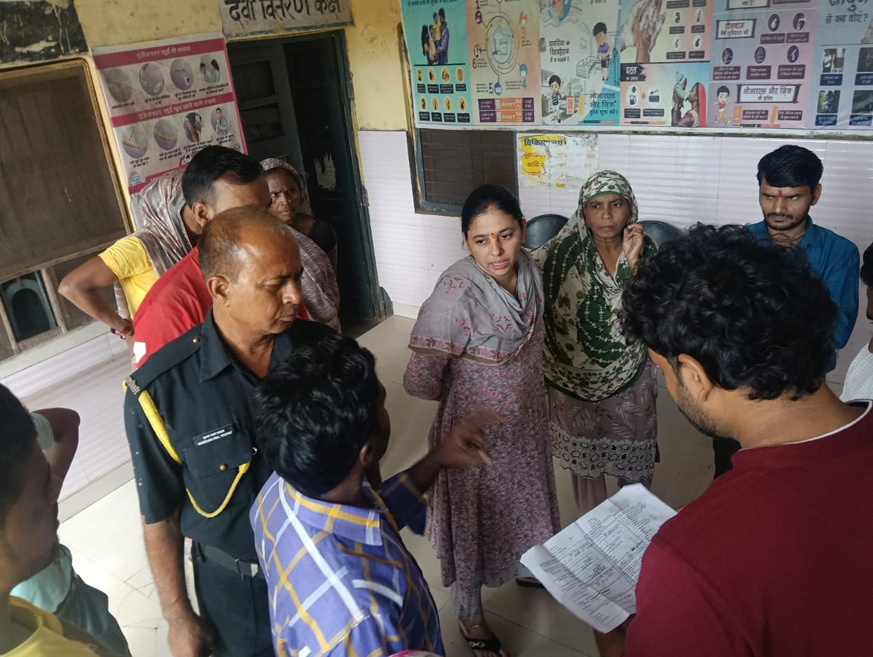Uproar at Sahawar CHC; allegation of newborn being swapped after delivery following claims it was a boy.