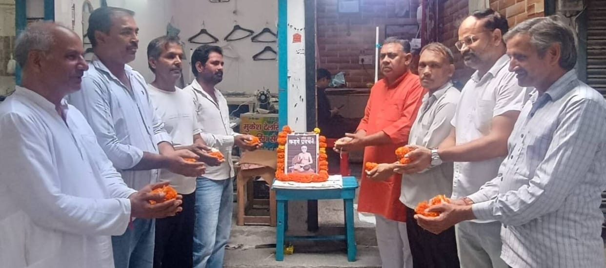 Tribute paid on the death anniversary of Saint-Sage Tarun Sagar.