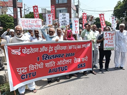 फोटो: सोनीपत में छोटूराम चौक पर शांति मार्च के दौरान प्रदर्शन करते लोग। स्रोत: संगठन