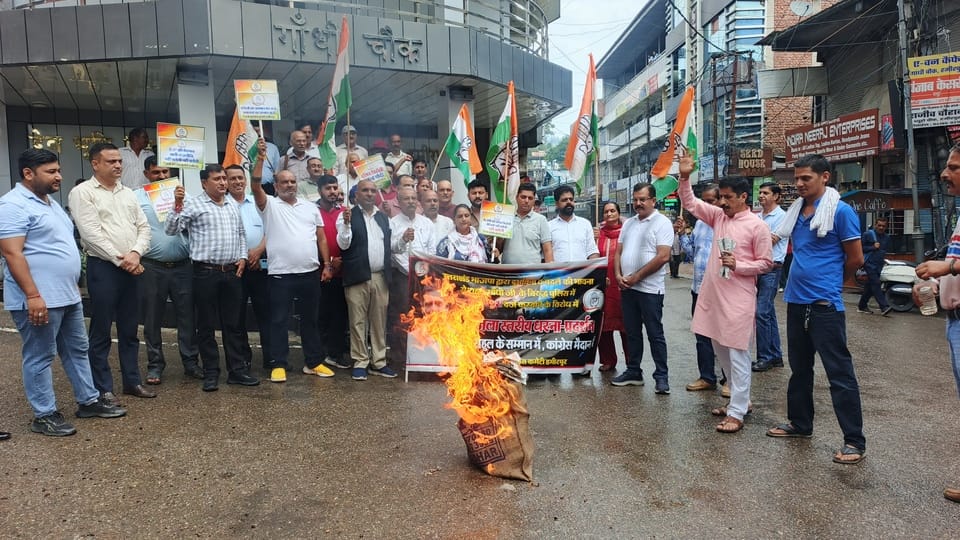 Congress staged a protest over the FIR against Rahul Gandhi.