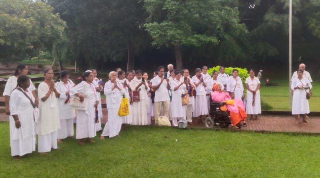 Followers from Sri Lanka performed worship at the Gandhakuti.