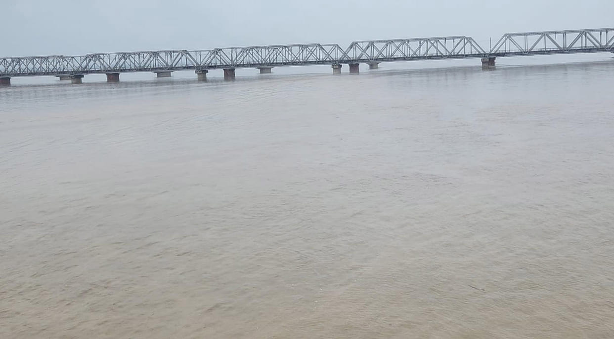 Saryu rises above the danger mark again; panic in riverside villages.
