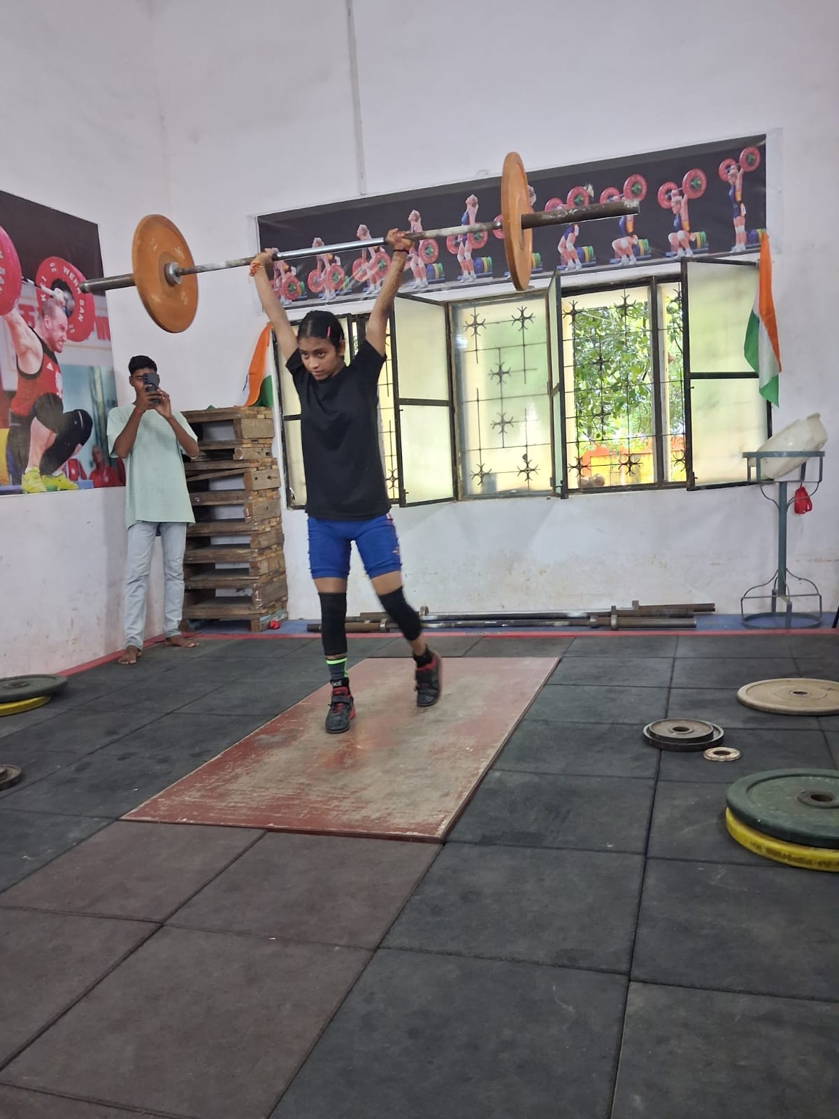 Weightlifting competition held amidst rain; 14 athletes selected for the divisional level.