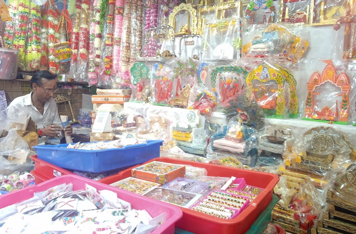 The craze for Rajasthani and Gujarati attire for adorning Laddu Gopal.