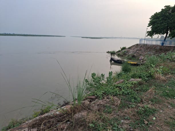 Saryu's water level rises by another 12 cm; erosion intensifies; flood threat looms.