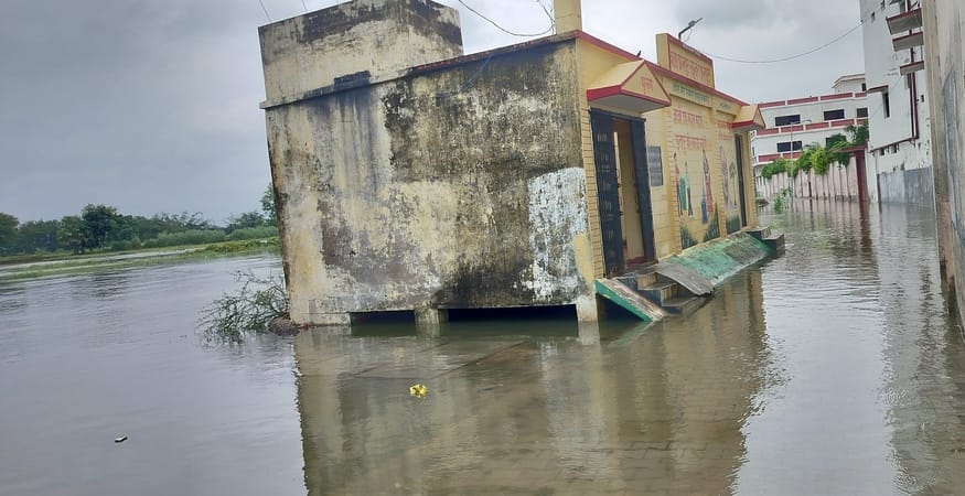 Water accumulated on the roads after an hour and a half of rain.