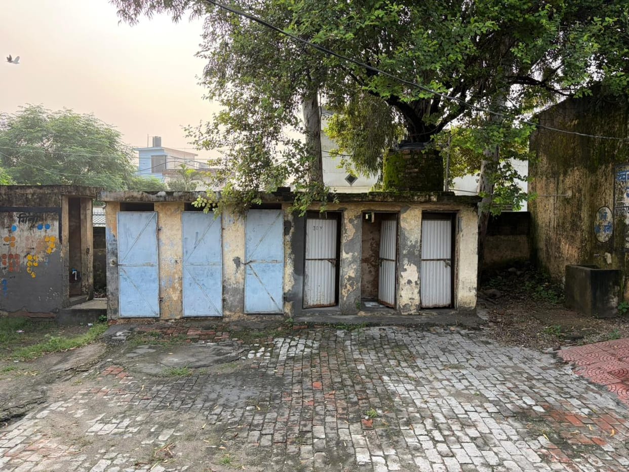 Children are unable to get clean drinking water; filth has accumulated in the tank