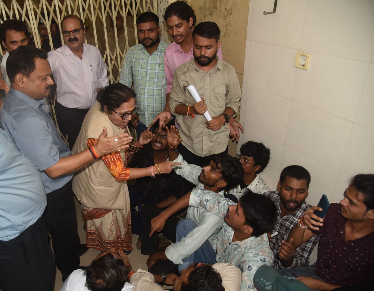 Protest at Lucknow University: Gherao of the Vice-Chancellor's office against the hike in hostel fees at the Prof. Ranbir Singh Bisht Hostel.