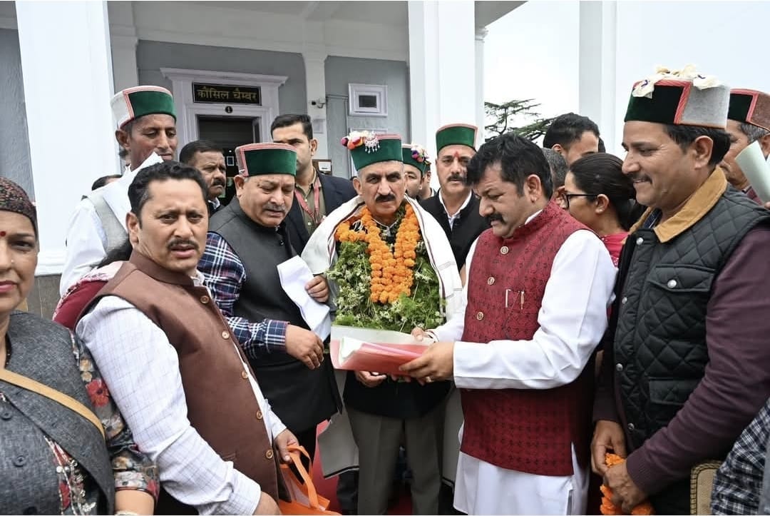 मुख्यमंत्री से मुलाकात करते छौहारा क्षेत्र का प्रतिनिधि मंडल। स्रोत: जागरूक पाठक 
