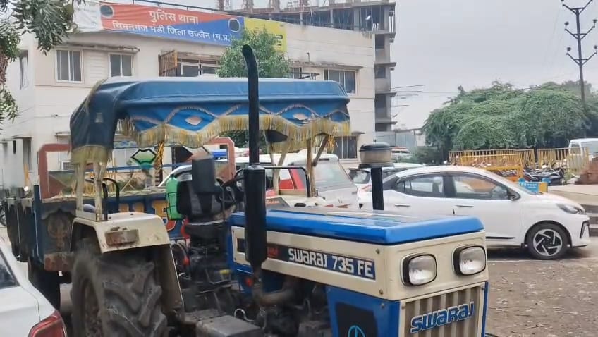 मासूम को ट्रैक्टर-ट्रॉली ने रौंदा, मौके पर ही मौत