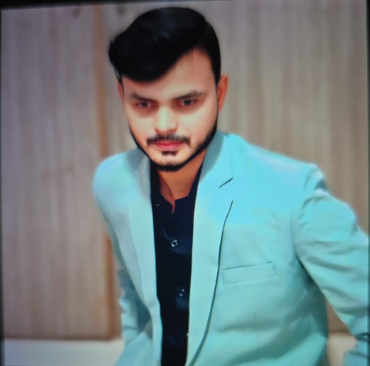 A young man hanged himself after writing a love story in a suicide note and died