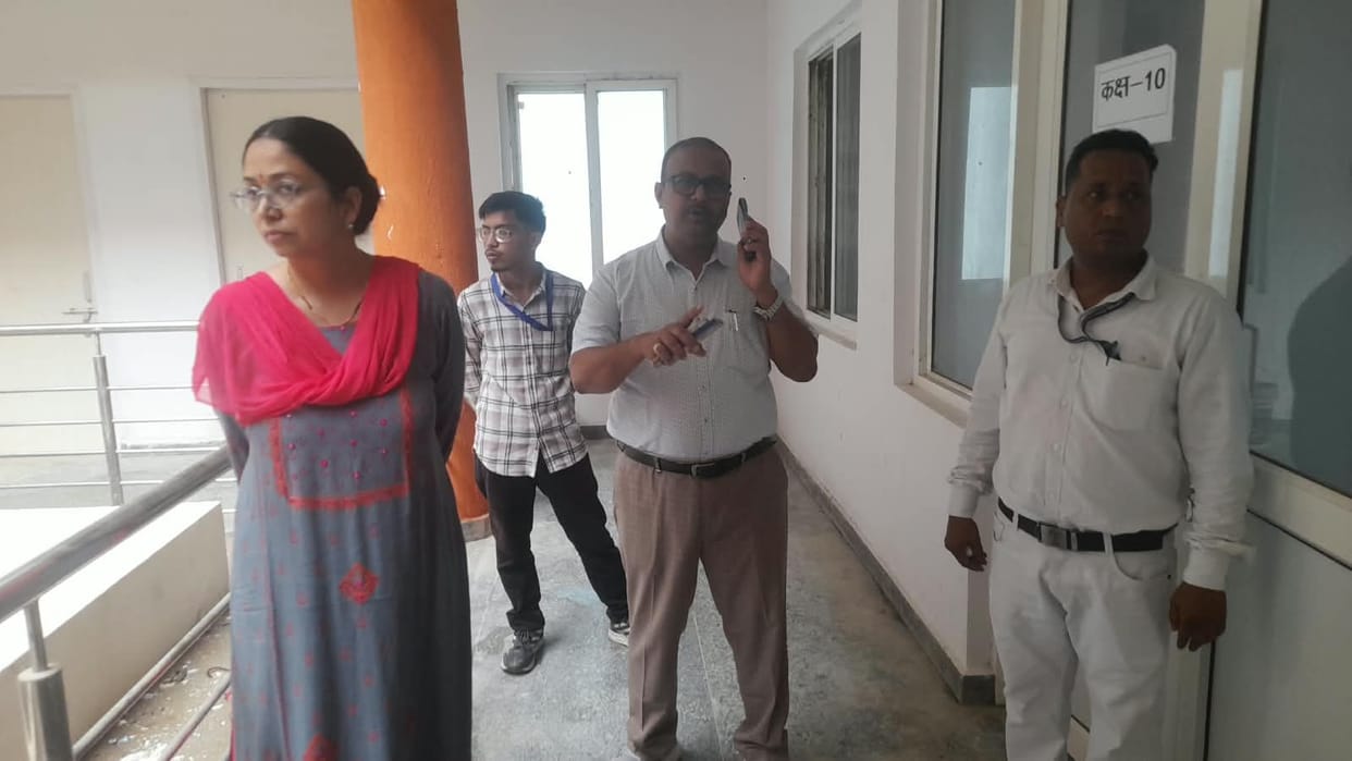 Municipal Corporation staff could not shift to the new building.