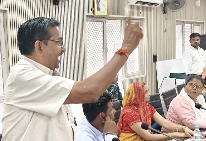 Councilor furious over sanitation workers' biometric attendance; uproar ensues.