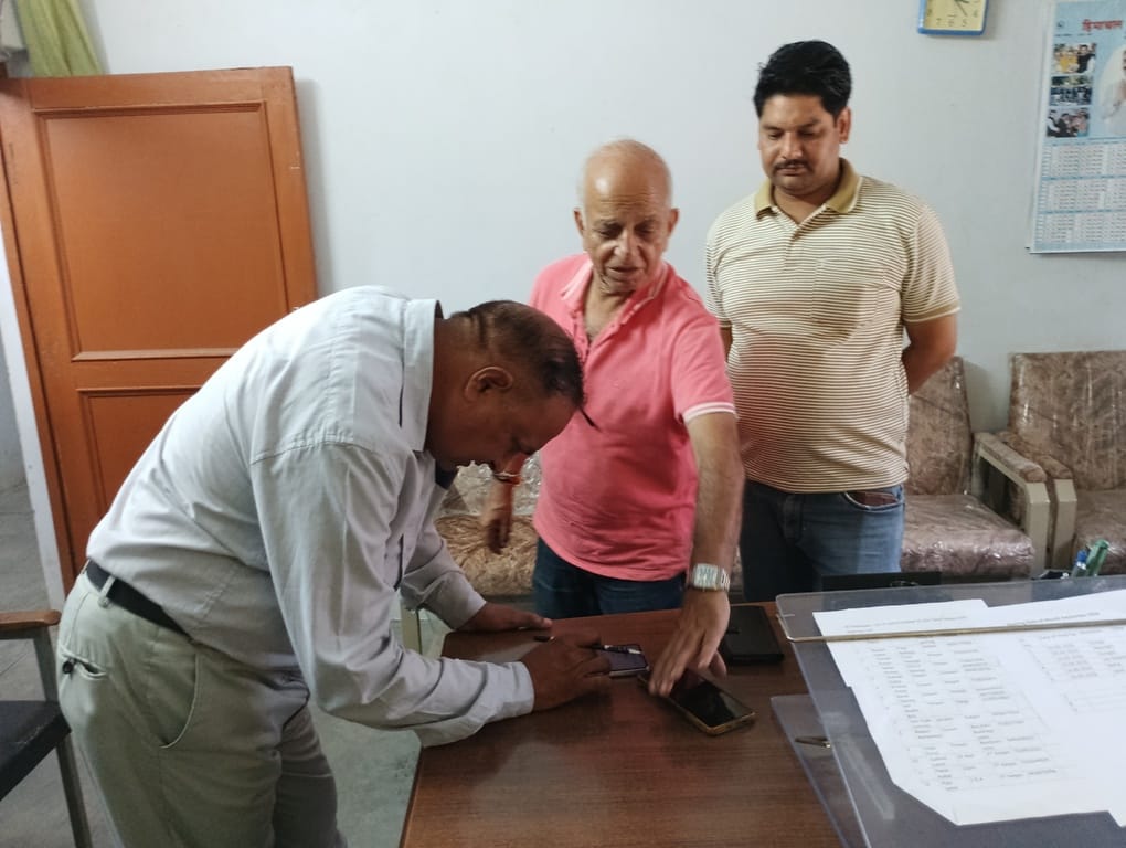 Dr. Rajendra Kanwar bequeathed ancestral property to his nephews and nieces.