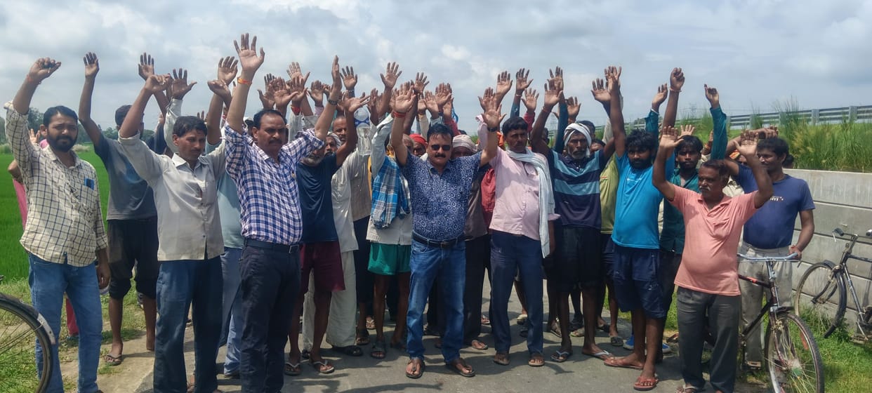 Protest by farmers enraged over submerged cropsProtest by farmers enraged over submerged crops