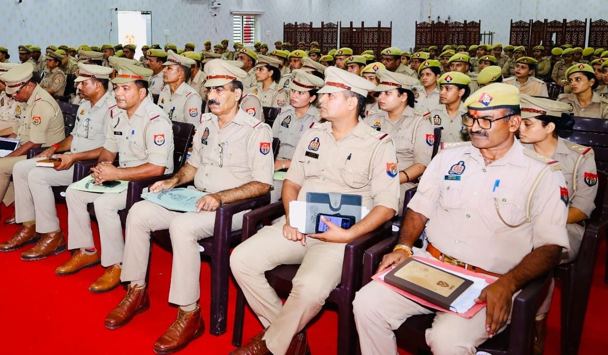 The SP issued instructions to listen to complaints with sensitivity.