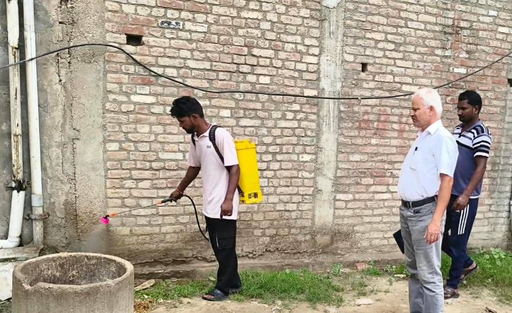 Dengue patient found in Sikandara Rao; alert issued.