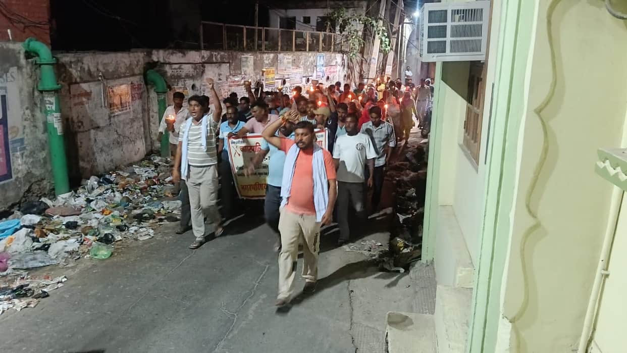 Sanitation workers on strike for 27 days; torchlight procession held
