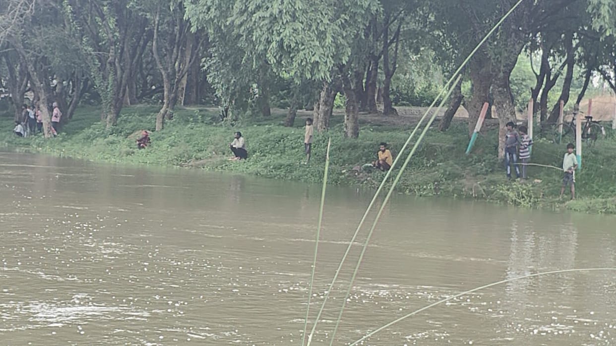 Farmers worried as water rises in the Tamasa river