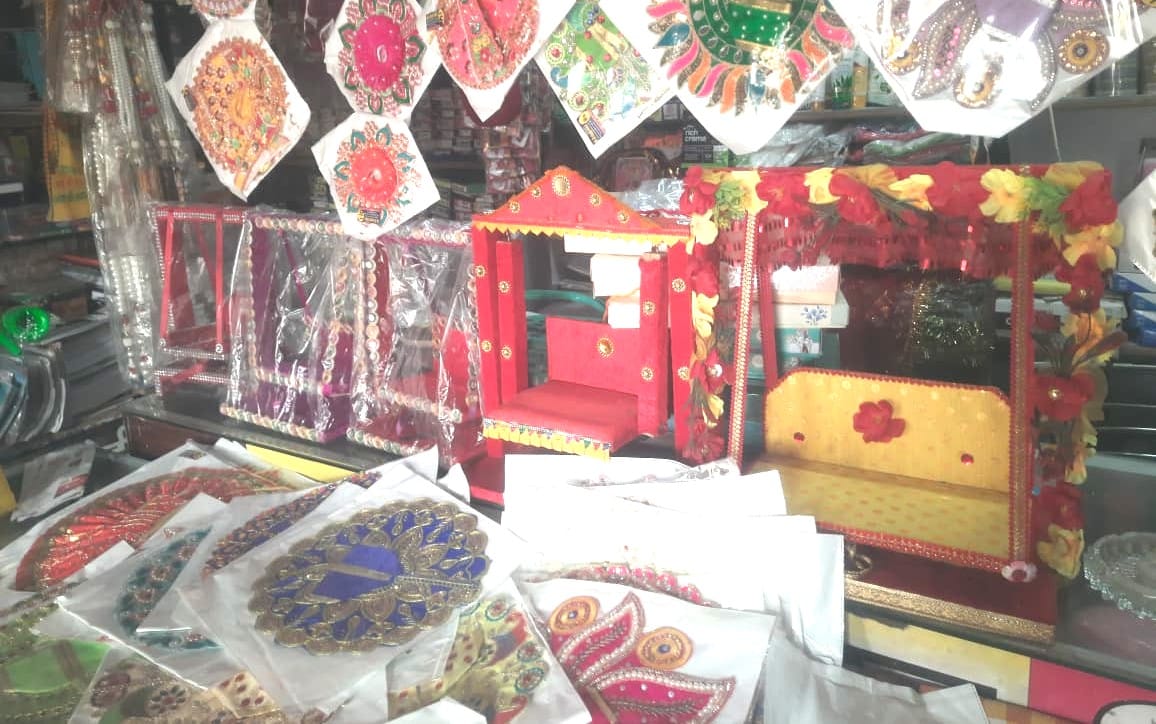 Demand for swings and thrones for Kanha