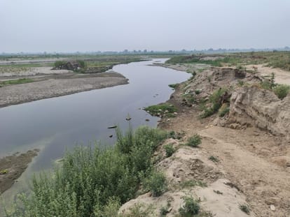 यमुना नदी तट पर मिमारपुर घाट।