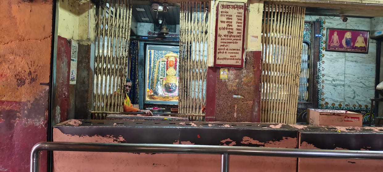Floods and rains have left the Kamatnath temple desolate, with a shortage of devotees.