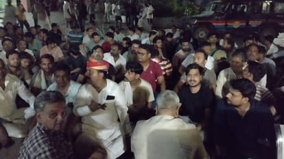 अग्रवाल समाज ने घेरा थाना। 