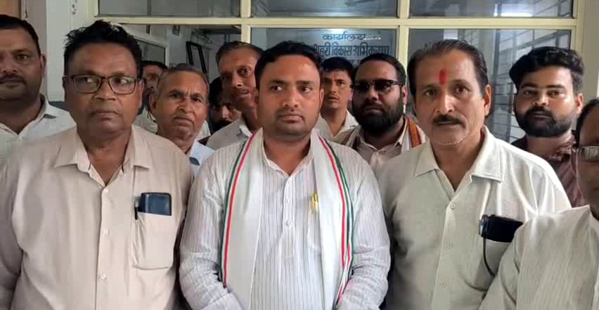 Congress protests to get Ater bridge operational.