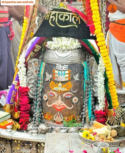 Baba Mahakal Decorated with Vaishnav Tilak and Ram Bilva Leaves During Ujjain Bhasma Aarti