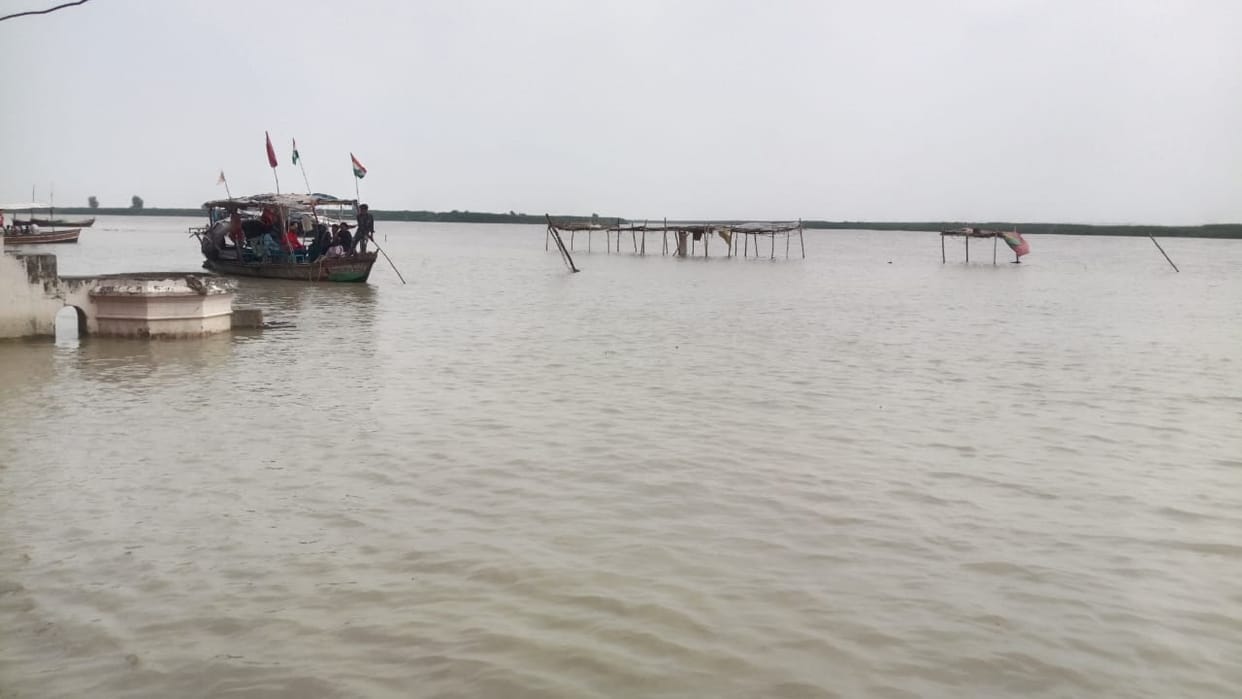 Water started entering the villages on the way to the fields