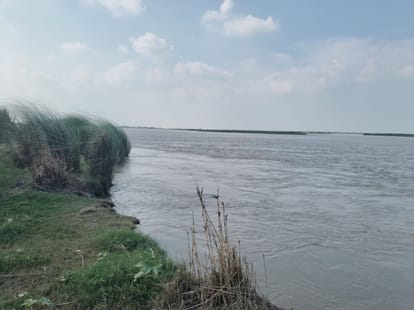 बाढ़ की चपेट में पटरंगा माझा